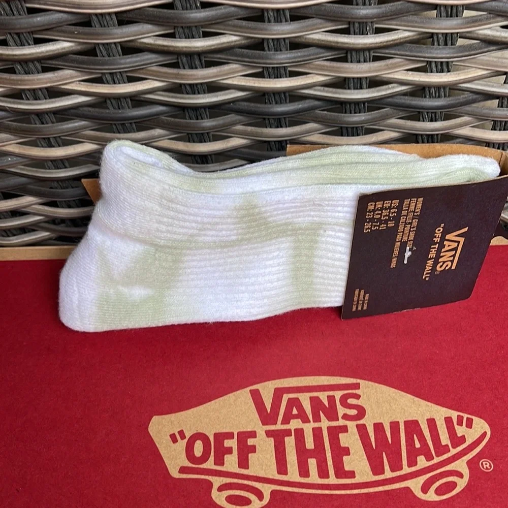 VANS “Off The Wall” Women’s socks   NWT